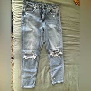 American Eagle - Mom Jeans with holes